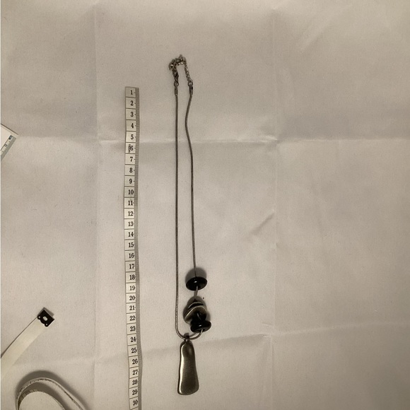 Metallic asymetric necklace - Picture 4 of 4